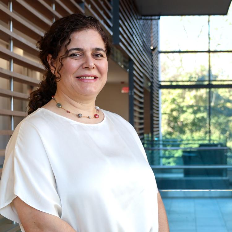 Dr.  Zehra Isik Hasiloglu